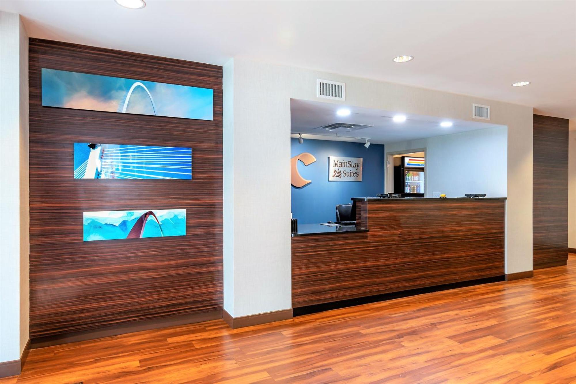 Inn Comfort St Louis Airport 3*